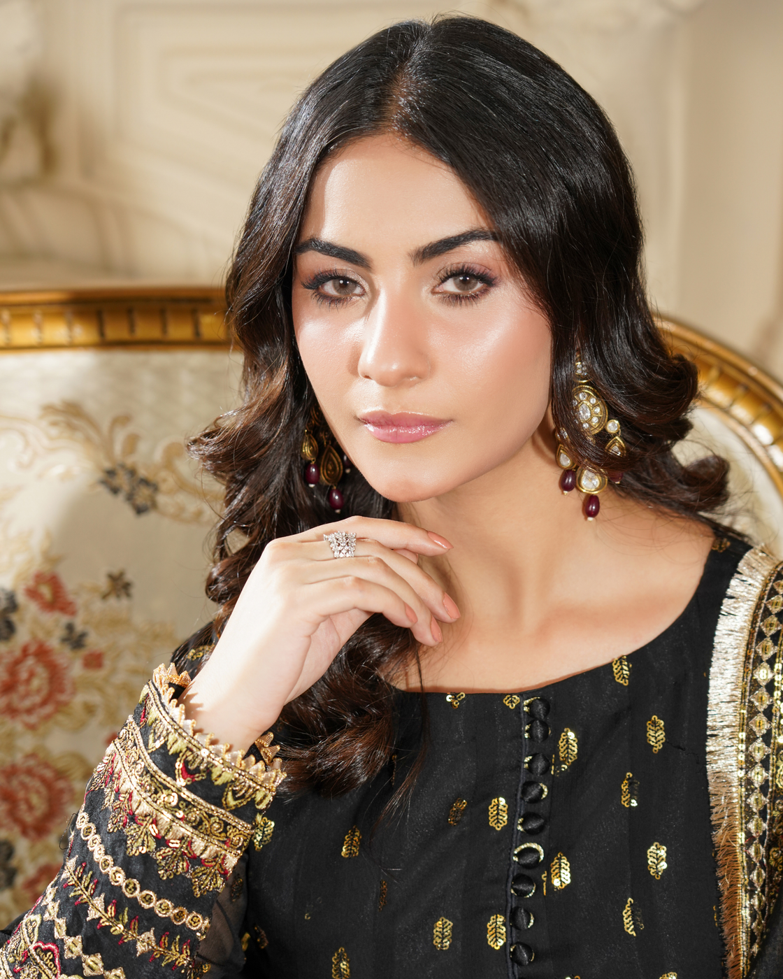 Regal Black with Golden Grace - Eemans Collection