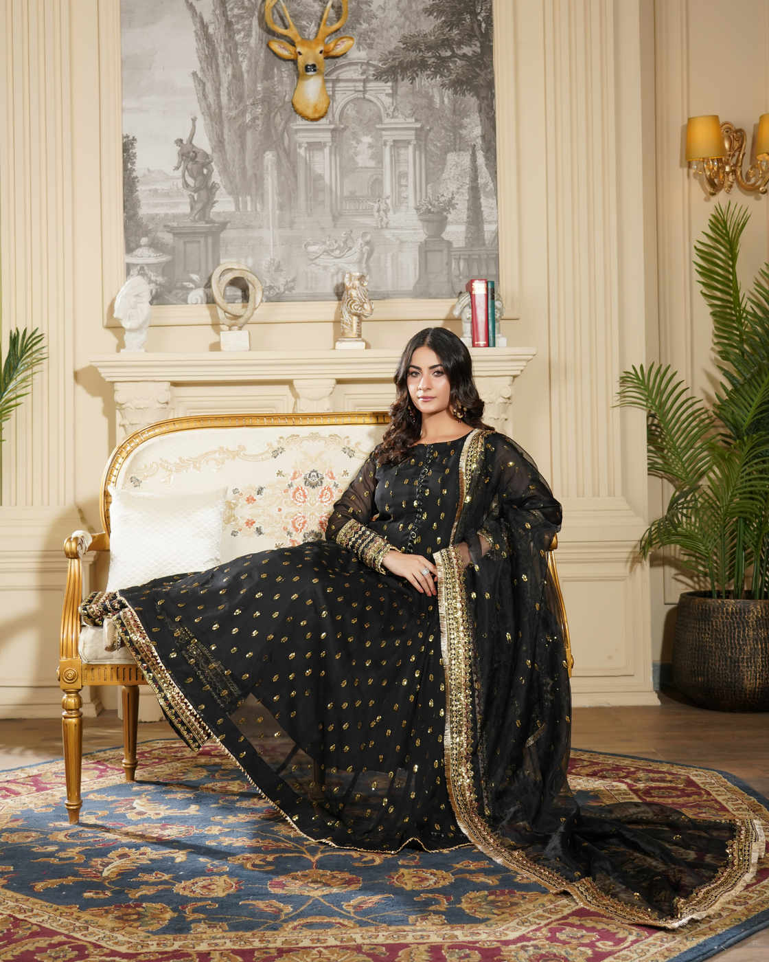 Regal Black with Golden Grace - Eemans Collection