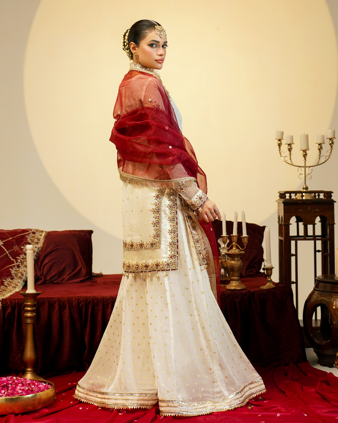 Ivory Crimson Grace - Eemans Collection