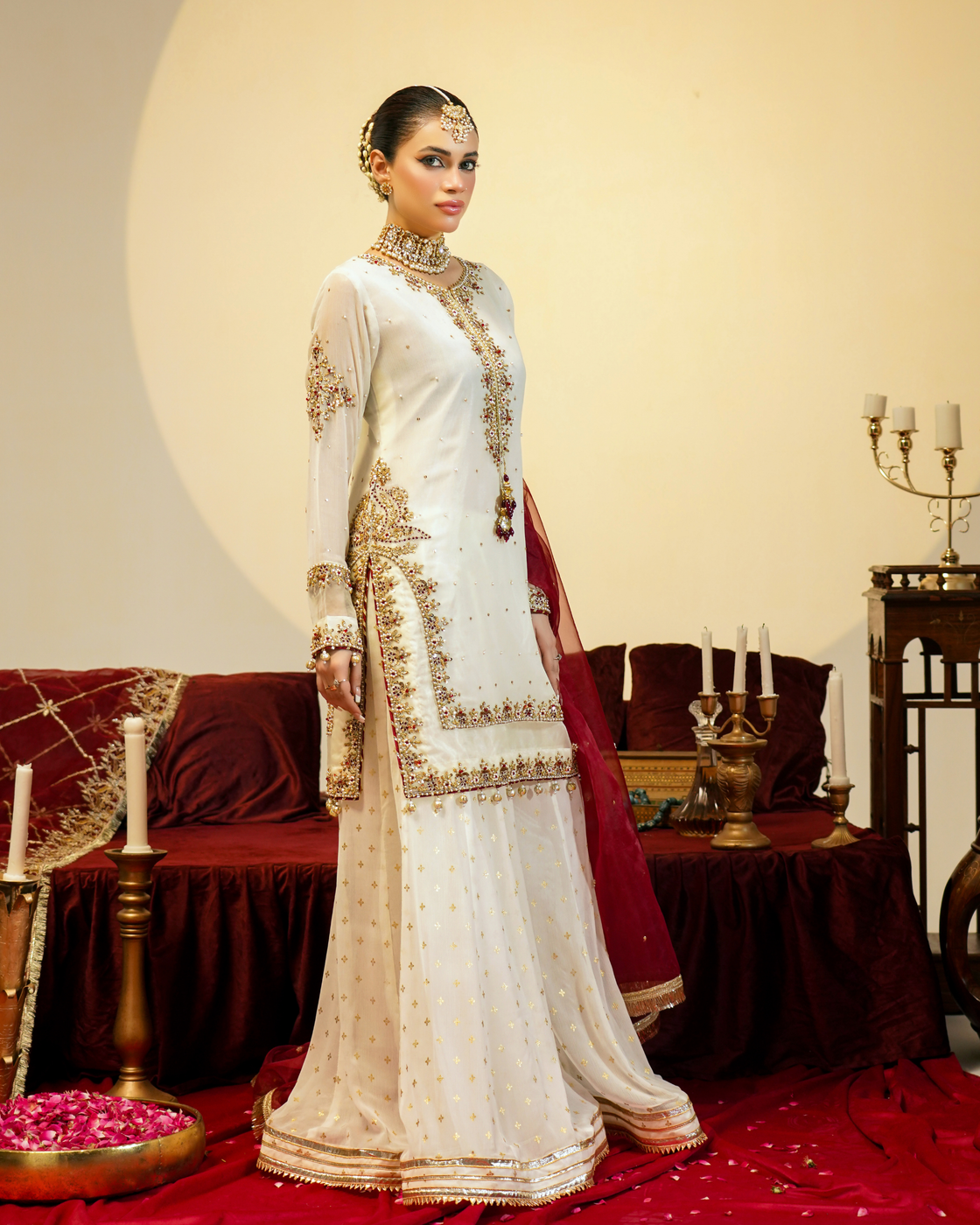 Ivory Crimson Grace - Eemans Collection